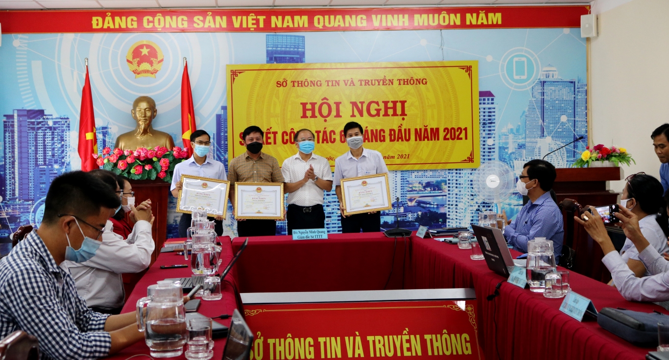 trao bang khen